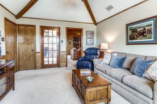 2101 Nob Hl, Carrollton TX 75006-2822 exterior