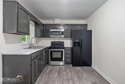 4652 Edwina Ln, Atlanta GA  30331-6802 exterior