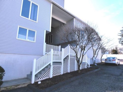 115 Flax Hill Rd, Norwalk CT  06854-2875 exterior