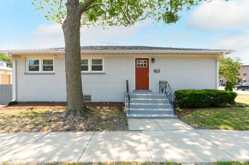 4733 Church St, Skokie, IL 60076-1546