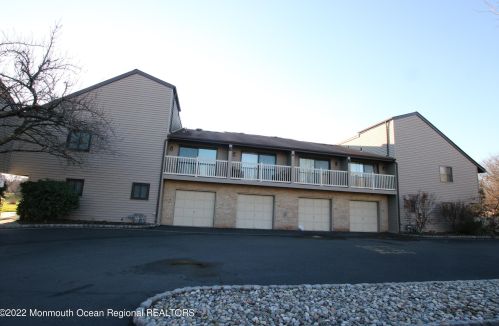 101 Cotswold Cir, Tinton Falls NJ  07712-2649 exterior