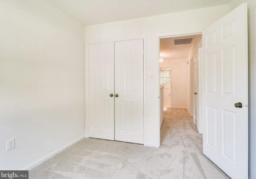 5901 Oakland Park Dr, Springfield VA  22015-2442 exterior