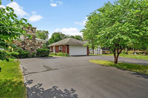 6806 Quincy St, Willowbrook IL  60527-5363 exterior