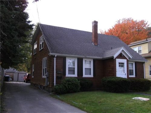18 Warren Ave, Lincoln, RI 02865-3519