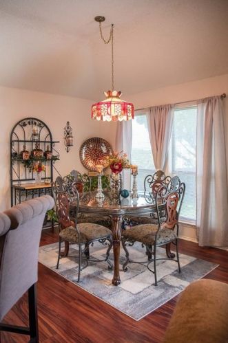 1821 Canterbury Cir, Fort Worth TX  76112-4001 exterior