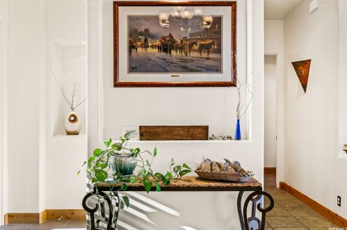 340 Snow Cyn Dr, Kayenta UT 84738-6041 exterior