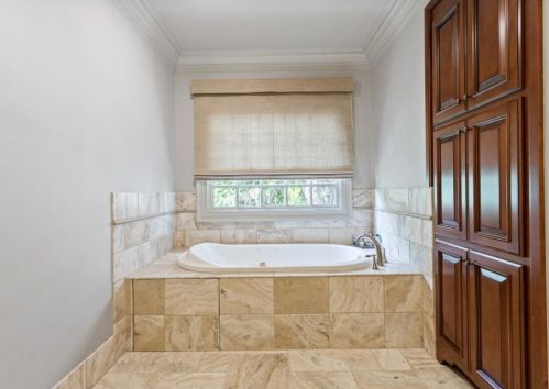 876 Berkshire Rd, Atlanta GA  30324-4930 exterior