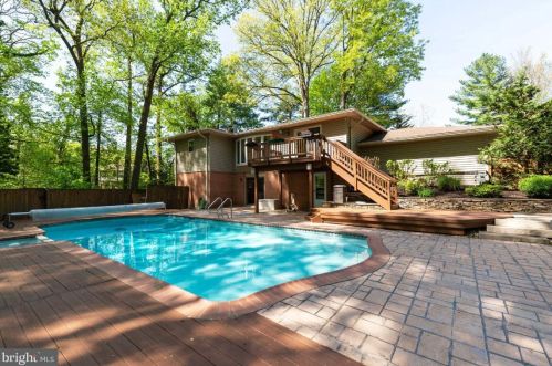 7822 Carrleigh Pkwy, Springfield, VA 22152-1309