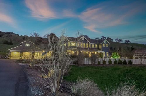 7670 Crews Rd, Gilroy CA  95020-9558 exterior