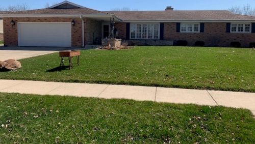 1301 Brookside Dr, Hillcrest, IL 61068-1103
