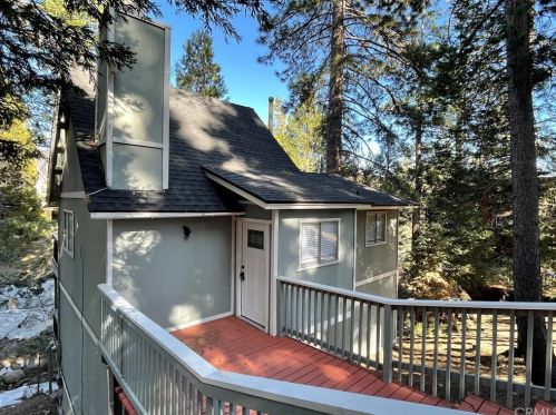 26225 Augusta Dr, Lake Arrowhead, CA 92352-9703