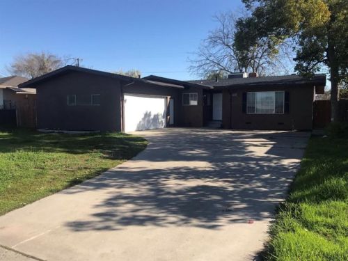 3412 Hughes Ave, Fresno, CA 93705-3223