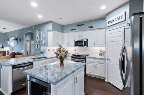 14229 Dove Cyn Dr, Riverside CA  92503-6418 exterior