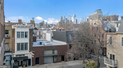 200-10 Lombard St, Philadelphia PA 19147 exterior