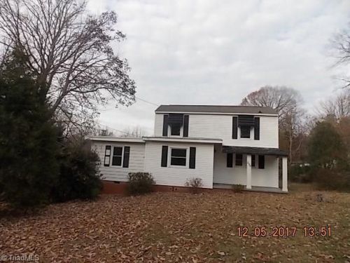 238 Hampton Rd, Asheboro, NC 27203-4617