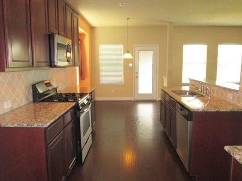 6111 Oxford Lake Dr, Richmond TX  77471-4658 exterior