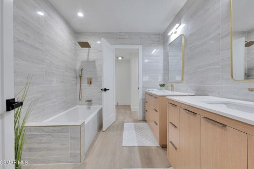 3096 Reservoir Dr, Simi Valley CA  93065-1001 exterior