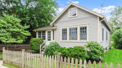 16 Betts Pl, Norwalk, CT 06855-1817