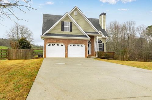 142 Richmond Dr, Carrollton, GA 30117-8361