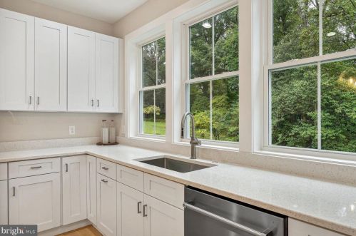 10601 Greenacres Dr, Silver Spring MD 20903-1214 exterior