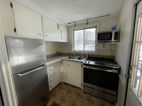 147 Bunker Hill Ave, Stratham, NH 03885-2432