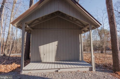 49 Pileated Woodpecker Ln, Hedgesville WV  25427-5384 exterior