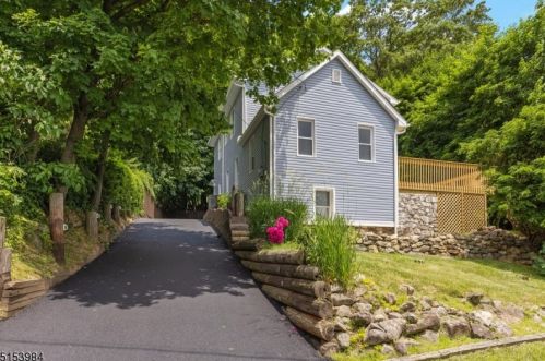 5 The Way, Hopatcong, NJ 07843-1429