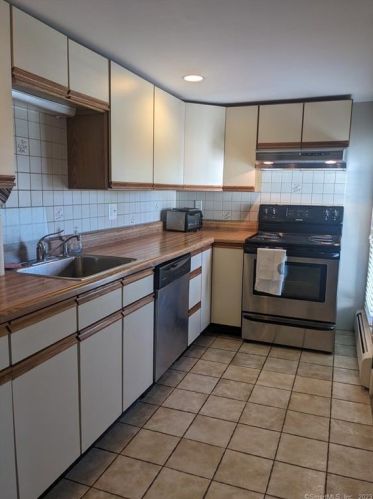21 2nd St, Norwalk CT  06855-2319 exterior