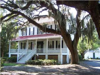 1853 Pinopolis Rd, Pinopolis, SC 29469-5051