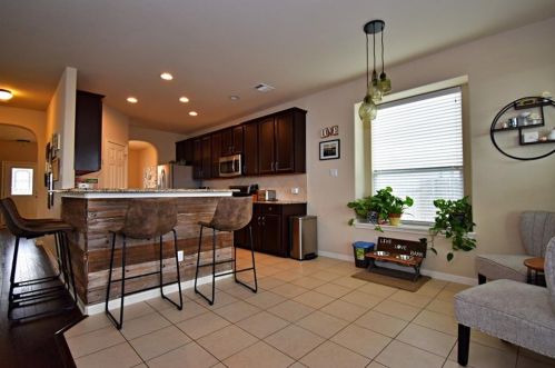 1065 Four Seasons Farm Dr, Uhland TX 78640-5765 exterior