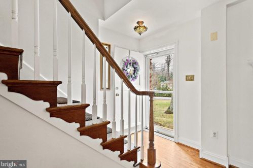 709 Miller Ave, Great Falls, VA 22066-2917