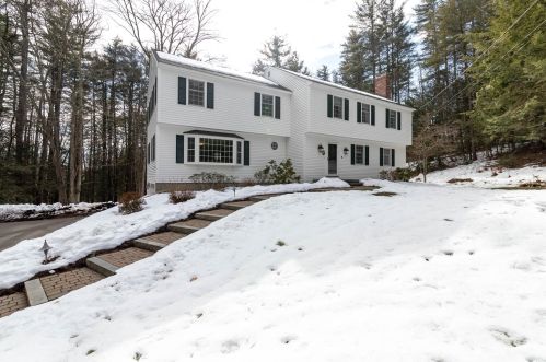 1 Greenbriar Ln, Amherst, NH 03031-1621