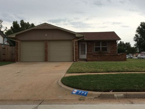 224 Silver Dr, Mustang, OK 73064-3020