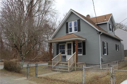 79 Winfield Rd, Providence, RI 02919-5045