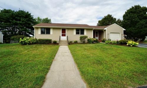 3 Frank Ct, Warren, RI 02885-1155