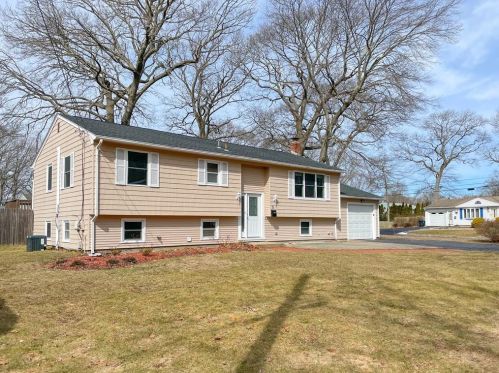 5 Belvedere Dr, Warwick, RI 02889-2501