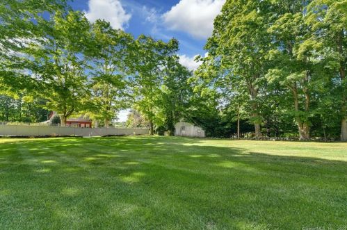 25 Historic Dr, Upper Stepney CT  06468-3207 exterior