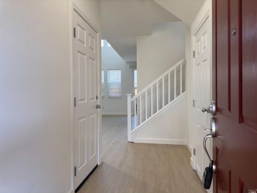 5059 Lakeshore Dr, Fairfield, CA 94534-4211