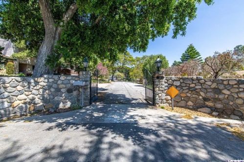 2328 Chapman Rd, Glendale CA  91214-3013 exterior