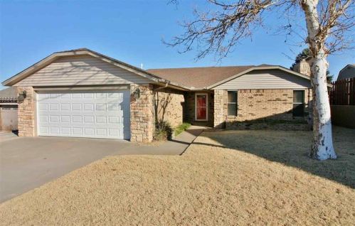 1816 Meadowlake Dr, Woodward, OK 73801-5262