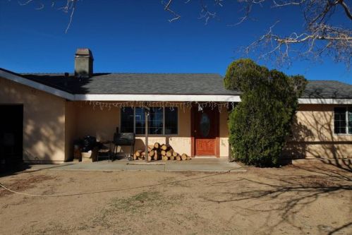 33127 132nd St, Pearblossom, CA 93553-3212