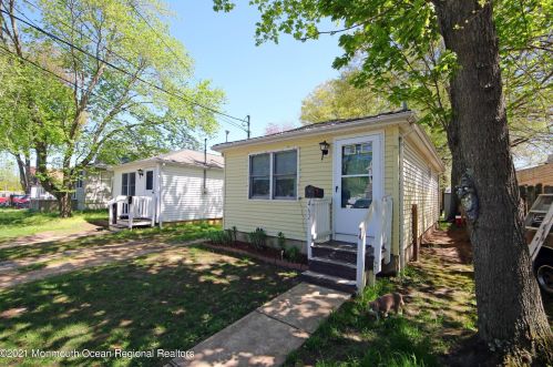 462 Prospect Ave, Middletown, NJ 07748-5478