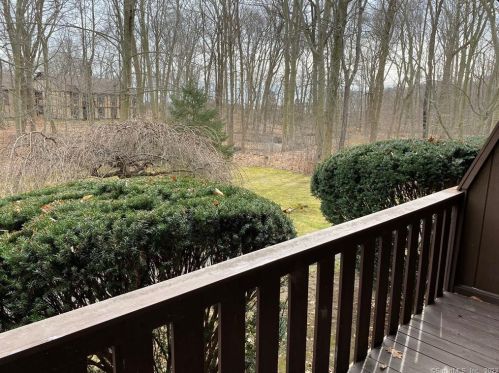 527 Swanson Cres, Milford, CT 06461-2735