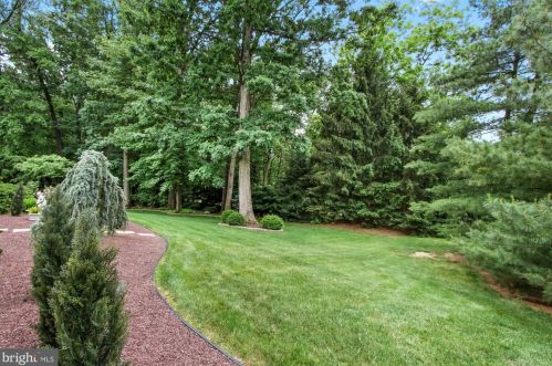 2108 Tall Oaks Ln, York PA 17403-5903 exterior