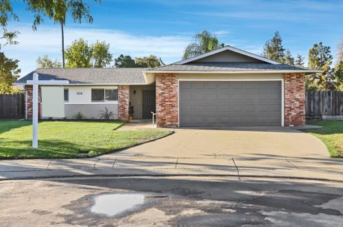 2216 Jeanine Dr, Modesto, CA 95355-4008