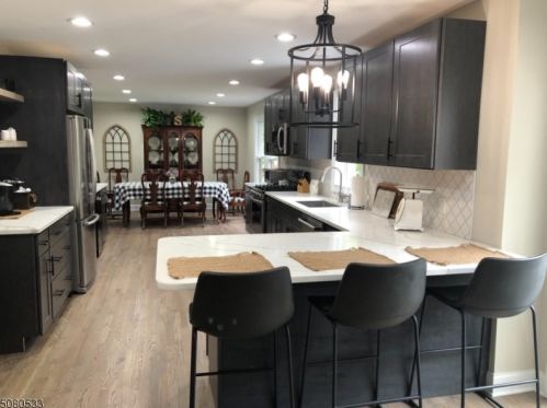 17 Wynwood Dr, Parsippany, NJ 07054-1318