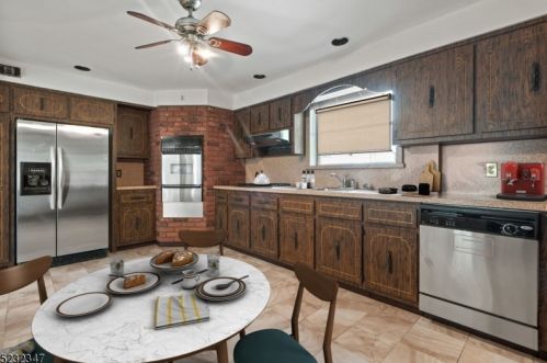 282 Gregory Ave, Town Center, NJ 07052-4440