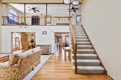 9313 Sutton Pl, Tinley Park, IL 60487-7305