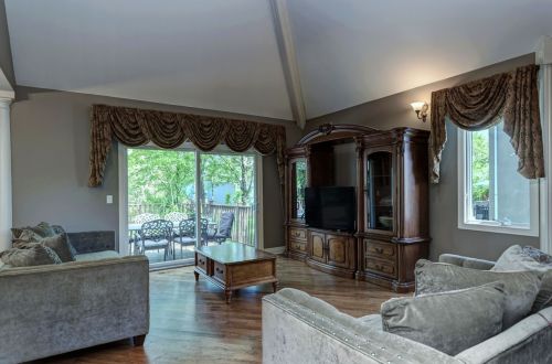 7309 Garfield Ave, Willowbrook IL  60527-6980 exterior