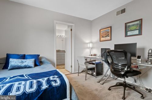 884 Salisbury Ct, Lancaster PA  17601-4481 exterior